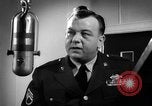 Standbild Armed Forces Network radio show hinter den Kulissen Europa, 1962, aus Sekunde 43 historischem Filmmaterial Videoclip 65675043028
