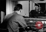 Standbild Armed Forces Network radio show hinter den Kulissen Europa, 1962, aus Sekunde 46 historischem Filmmaterial Videoclip 65675043028