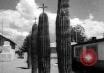 Immagine di Native American Indian Art in chiesa in Pisinimo Arizona United States USA, 1967, secondo 13 filmato di repertorio 65675043032