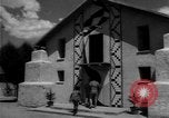 Immagine di Native American Indian Art in chiesa in Pisinimo Arizona United States USA, 1967, secondo 18 filmato di repertorio 65675043032