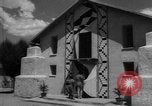 Immagine di Native American Indian Art in chiesa in Pisinimo Arizona United States USA, 1967, secondo 20 filmato di repertorio 65675043032