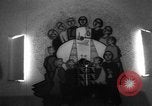 Immagine di Native American Indian Art in chiesa in Pisinimo Arizona United States USA, 1967, secondo 46 filmato di repertorio 65675043032