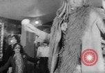 Immagine di Hippies sfilata di moda Londra Inghilterra Regno Unito, 1967, secondo 21 filmato di repertorio 65675043034