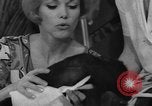 Immagine di Gorilla gemelli Germania, 1967, secondo 16 filmato di repertorio 65675043036