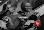 Immagine di Gorilla gemelli Germania, 1967, secondo 34 filmato di repertorio 65675043036