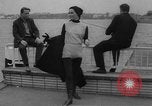 Standbild Schuleze Varell Winter Kollektion Hamburg Deutschland, 1967, aus Sekunde 23 historischem Filmmaterial Videoclip 65675043042