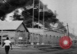 Immagine di La compagnia petrolifera magazzino sotto il fuoco San Juan Portorico, 1967, secondo 12 filmato di repertorio 65675043046