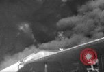 Immagine di La compagnia petrolifera magazzino sotto il fuoco San Juan Portorico, 1967, secondo 15 filmato di repertorio 65675043046