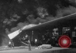 Immagine di La compagnia petrolifera magazzino sotto il fuoco San Juan Portorico, 1967, secondo 29 filmato di repertorio 65675043046