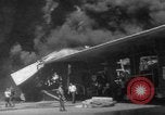 Immagine di La compagnia petrolifera magazzino sotto il fuoco San Juan Portorico, 1967, secondo 30 filmato di repertorio 65675043046