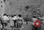 Immagine di Jewish Nuovo Anno al Muro Occidentale Gerusalemme Palestina, 1967, secondo 6 filmato di repertorio 65675043048