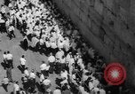 Immagine di Jewish Nuovo Anno al Muro Occidentale Gerusalemme Palestina, 1967, secondo 23 filmato di repertorio 65675043048