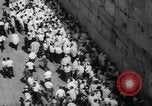 Immagine di Jewish Nuovo Anno al Muro Occidentale Gerusalemme Palestina, 1967, secondo 25 filmato di repertorio 65675043048