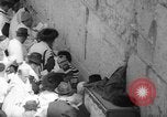 Immagine di Jewish Nuovo Anno al Muro Occidentale Gerusalemme Palestina, 1967, secondo 26 filmato di repertorio 65675043048