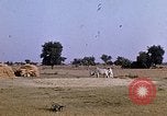 Standbild Indian Village Indien, 1956, aus Sekunde 4 historischem Filmmaterial Videoclip 65675043053