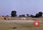Standbild Indian Village Indien, 1956, aus Sekunde 7 historischem Filmmaterial Videoclip 65675043053