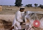 Standbild Indian Village Indien, 1956, aus Sekunde 21 historischem Filmmaterial Videoclip 65675043053
