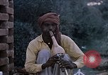 Standbild Snake Charmer Indien, 1956, aus Sekunde 3 historischem Filmmaterial Videoclip 65675043054