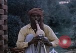 Standbild Snake Charmer Indien, 1956, aus Sekunde 4 historischem Filmmaterial Videoclip 65675043054