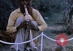 Standbild Snake Charmer Indien, 1956, aus Sekunde 6 historischem Filmmaterial Videoclip 65675043054