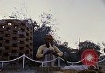Standbild Snake Charmer Indien, 1956, aus Sekunde 32 historischem Filmmaterial Videoclip 65675043054