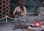 Standbild Snake Charmer Indien, 1956, aus Sekunde 49 historischem Filmmaterial Videoclip 65675043054