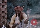 Standbild Snake Charmer Indien, 1956, aus Sekunde 53 historischem Filmmaterial Videoclip 65675043054