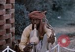 Standbild Snake Charmer Indien, 1956, aus Sekunde 56 historischem Filmmaterial Videoclip 65675043054