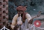 Standbild Snake Charmer Indien, 1956, aus Sekunde 58 historischem Filmmaterial Videoclip 65675043054