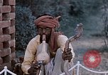 Standbild Snake Charmer Indien, 1956, aus Sekunde 59 historischem Filmmaterial Videoclip 65675043054