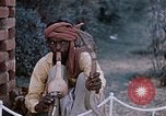 Standbild Snake Charmer Indien, 1956, aus Sekunde 60 historischem Filmmaterial Videoclip 65675043054