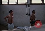 Standbild Drogenabhängiger Patienten Bangkok Thailand, 1980, aus Sekunde 57 historischem Filmmaterial Videoclip 65675043056
