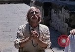 Standbild Gruppe von Hippies in Nepal Kathmandu Nepal, 1969, aus Sekunde 9 historischem Filmmaterial Videoclip 65675043057