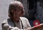 Standbild Gruppe von Hippies in Nepal Kathmandu Nepal, 1969, aus Sekunde 24 historischem Filmmaterial Videoclip 65675043057