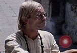 Standbild Gruppe von Hippies in Nepal Kathmandu Nepal, 1969, aus Sekunde 25 historischem Filmmaterial Videoclip 65675043057