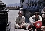 Standbild Gruppe von Hippies in Nepal Kathmandu Nepal, 1969, aus Sekunde 33 historischem Filmmaterial Videoclip 65675043057