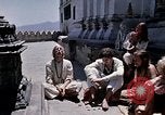 Standbild Gruppe von Hippies in Nepal Kathmandu Nepal, 1969, aus Sekunde 34 historischem Filmmaterial Videoclip 65675043057