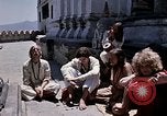 Standbild Gruppe von Hippies in Nepal Kathmandu Nepal, 1969, aus Sekunde 35 historischem Filmmaterial Videoclip 65675043057