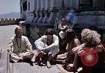 Standbild Gruppe von Hippies in Nepal Kathmandu Nepal, 1969, aus Sekunde 39 historischem Filmmaterial Videoclip 65675043057