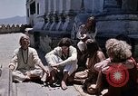 Standbild Gruppe von Hippies in Nepal Kathmandu Nepal, 1969, aus Sekunde 40 historischem Filmmaterial Videoclip 65675043057