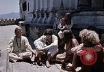 Standbild Gruppe von Hippies in Nepal Kathmandu Nepal, 1969, aus Sekunde 41 historischem Filmmaterial Videoclip 65675043057