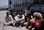 Standbild Gruppe von Hippies in Nepal Kathmandu Nepal, 1969, aus Sekunde 42 historischem Filmmaterial Videoclip 65675043057