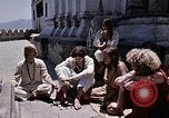 Standbild Gruppe von Hippies in Nepal Kathmandu Nepal, 1969, aus Sekunde 45 historischem Filmmaterial Videoclip 65675043057