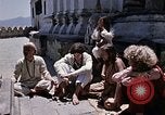 Standbild Gruppe von Hippies in Nepal Kathmandu Nepal, 1969, aus Sekunde 47 historischem Filmmaterial Videoclip 65675043057