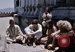 Standbild Gruppe von Hippies in Nepal Kathmandu Nepal, 1969, aus Sekunde 48 historischem Filmmaterial Videoclip 65675043057
