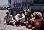 Standbild Gruppe von Hippies in Nepal Kathmandu Nepal, 1969, aus Sekunde 50 historischem Filmmaterial Videoclip 65675043057