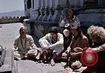Standbild Gruppe von Hippies in Nepal Kathmandu Nepal, 1969, aus Sekunde 59 historischem Filmmaterial Videoclip 65675043057