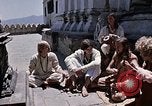 Standbild Gruppe von Hippies in Nepal Kathmandu Nepal, 1969, aus Sekunde 61 historischem Filmmaterial Videoclip 65675043057