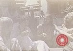 Standbild Gruppe von Hippies Kathmandu Nepal, 1969, aus Sekunde 1 historischem Filmmaterial Videoclip 65675043058