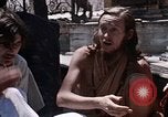 Standbild Gruppe von Hippies Kathmandu Nepal, 1969, aus Sekunde 8 historischem Filmmaterial Videoclip 65675043058